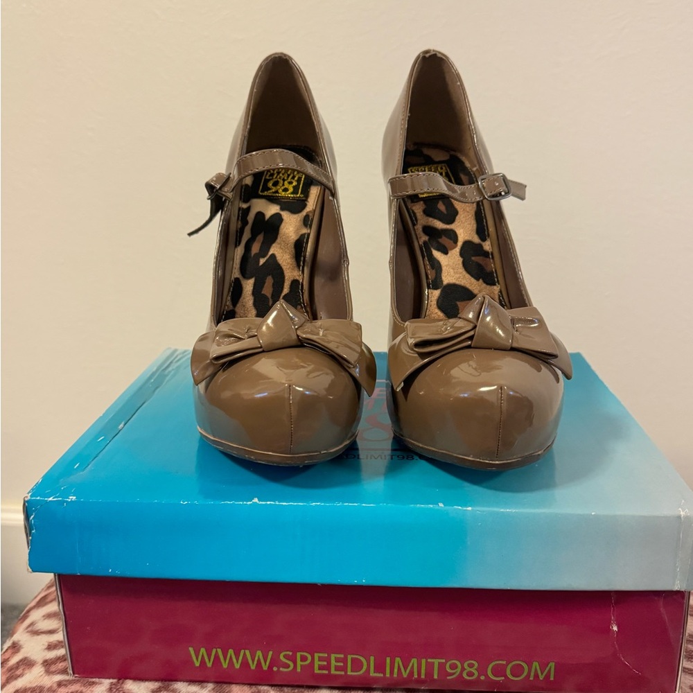 Speed Limit 98 Women's Brown Bow Heels